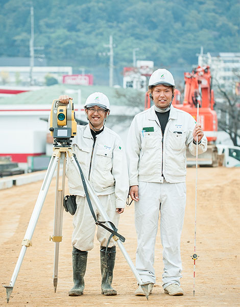 工事部　土木担当 田中　淳也(写真左) 柴田　滉司(写真右)　写真1